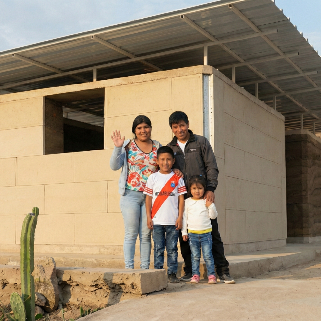 Familia feliz frente a su casa Plastidobe ecosostenible